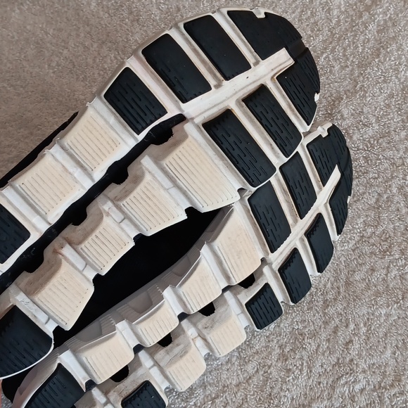 On Cloud 6 Comfort Running Shoes - Picture 13 of 16